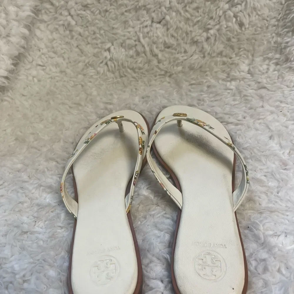 Tory Burch leather beige Floral thong Sandals gold tone logo accent SZ9